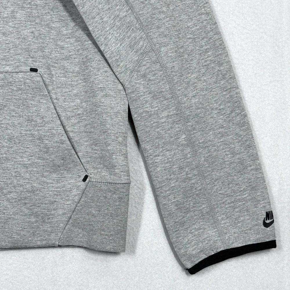 Nike Tech Fleece Oregon Ducks Sweatshirt Mens Small‎ Grey Crewneck Pullover Logo
